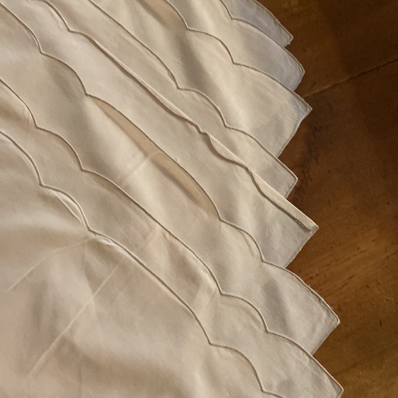 Linen Napkins Stitched Scalloped Edges Set of Eight - Picture 8 of 13